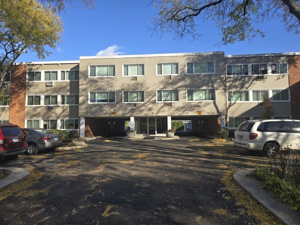 1139 Leavitt Avenue, Unit 212, Flossmoor, IL 60422