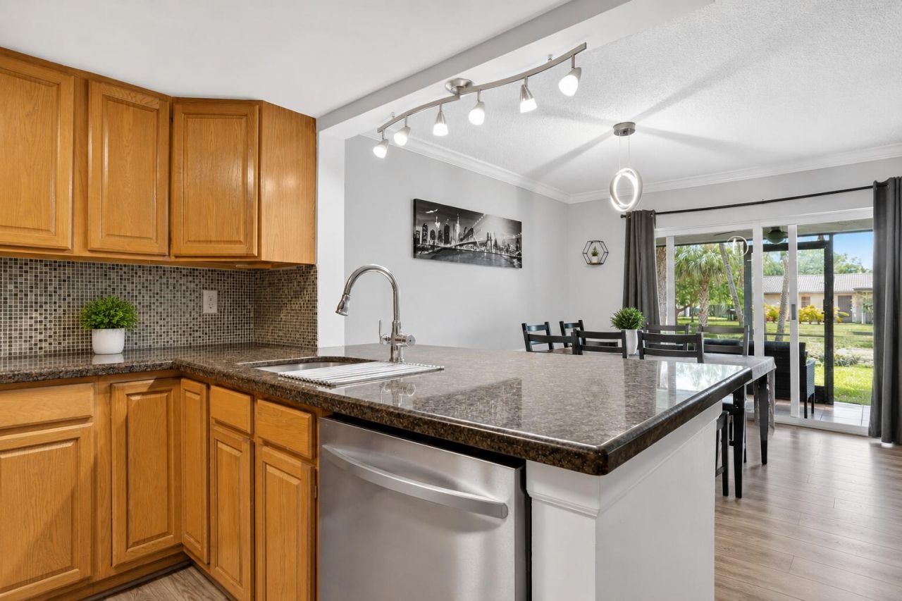 9050 NW 28th Street, Unit 123, Coral Springs, FL 33065 Photo