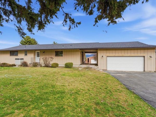 5621 S Conklin Rd, Greenacres, WA 99016