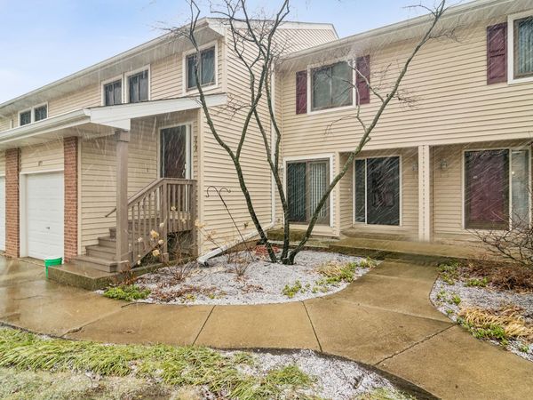 927 Hidden Lake Drive , Buffalo Grove, IL 60089