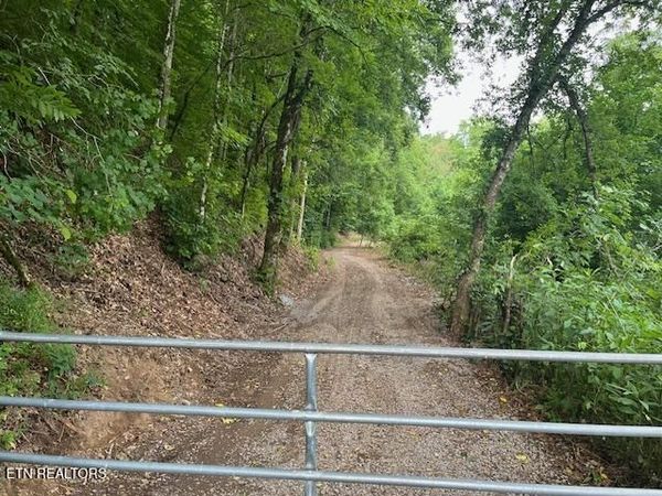 907 Sharp Rd, Sevierville, TN 37876