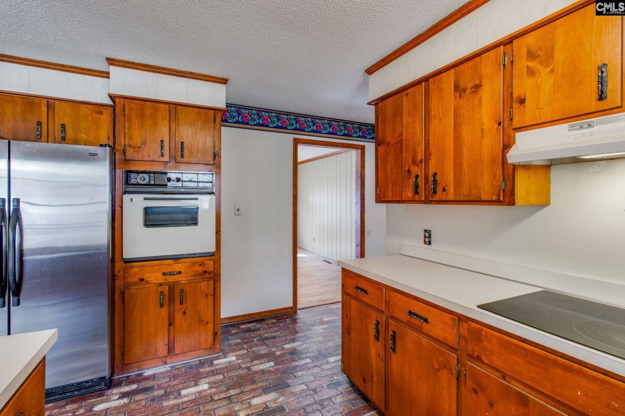 335 Howell Road  Photo 10