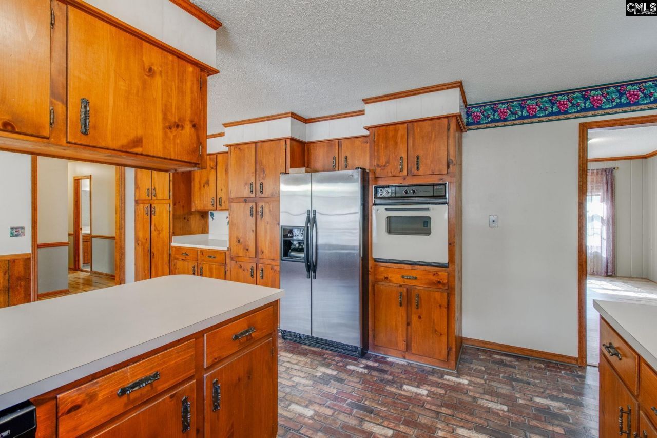 335 Howell Road  Photo 11