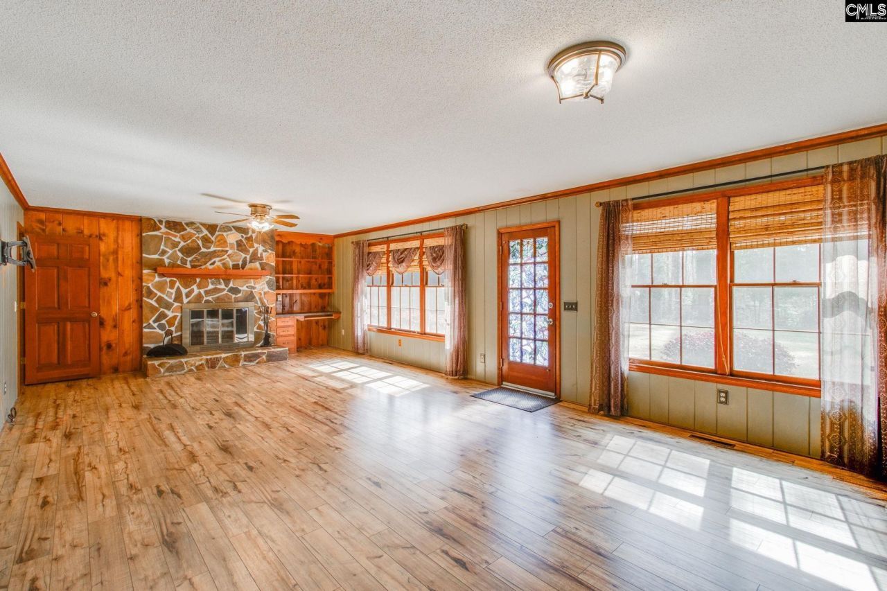 335 Howell Road  Photo 12