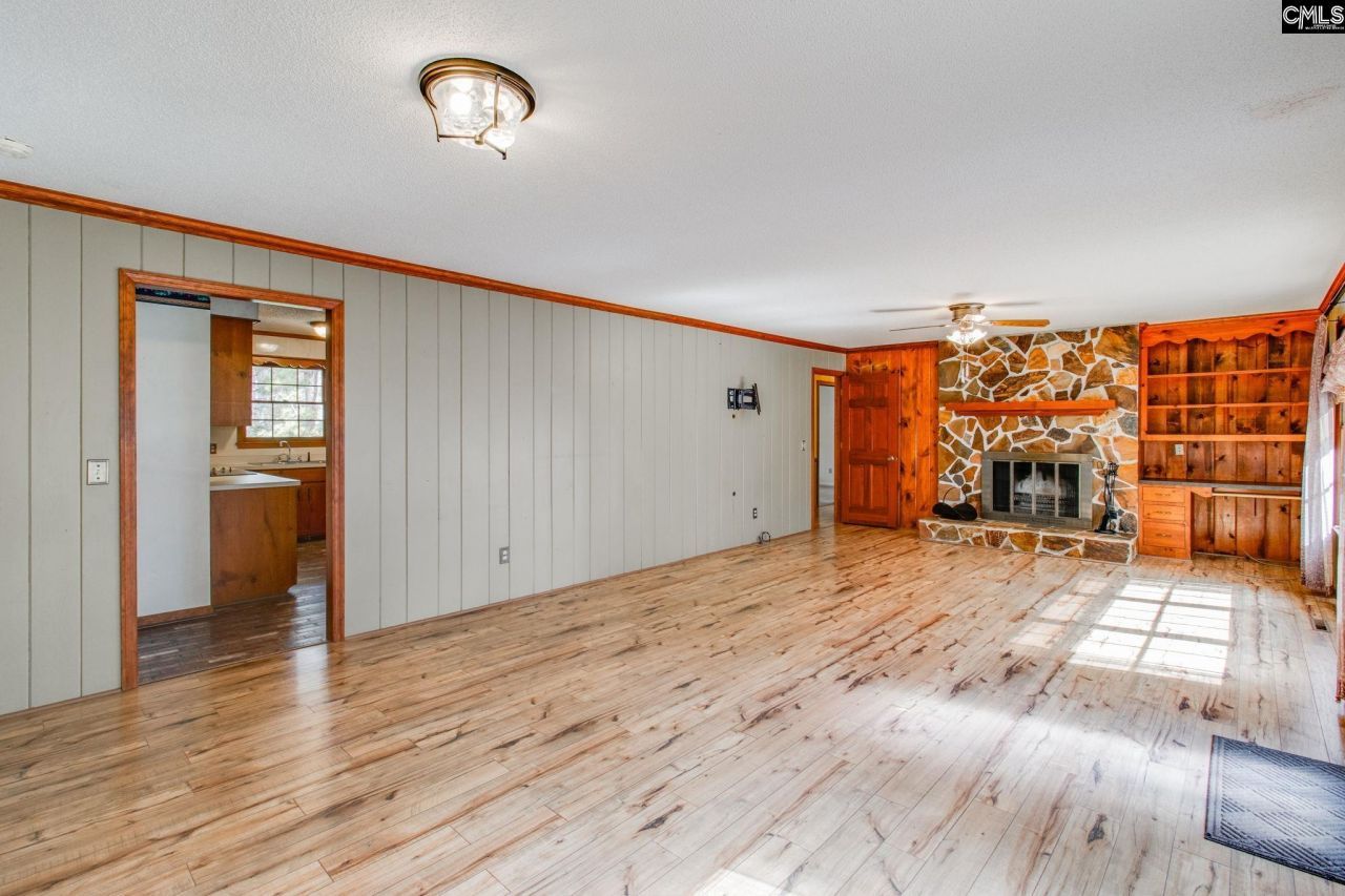 335 Howell Road  Photo 13