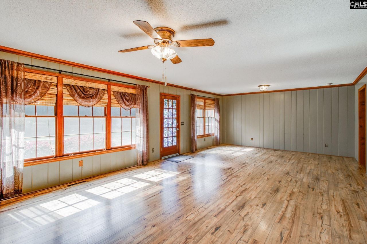 335 Howell Road  Photo 15