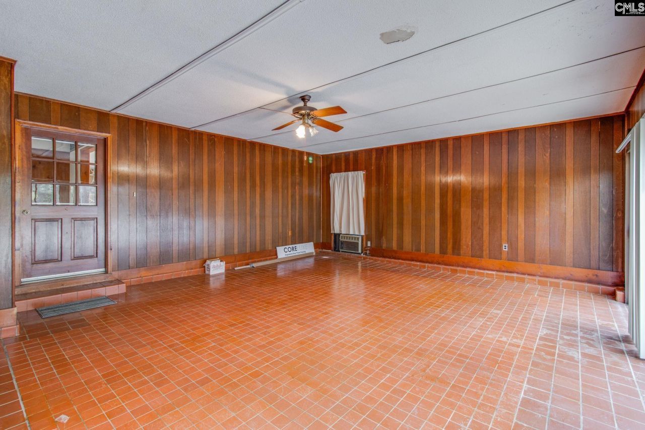 335 Howell Road  Photo 17