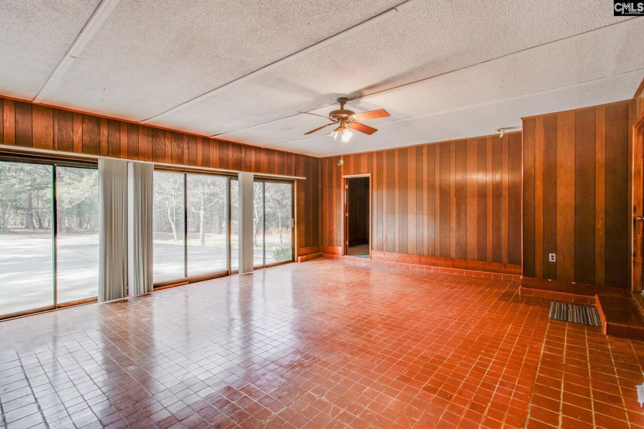 335 Howell Road  Photo 19