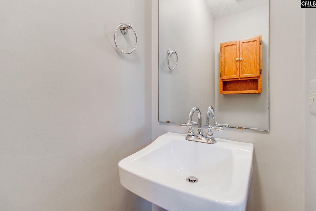 335 Howell Road  Photo 33