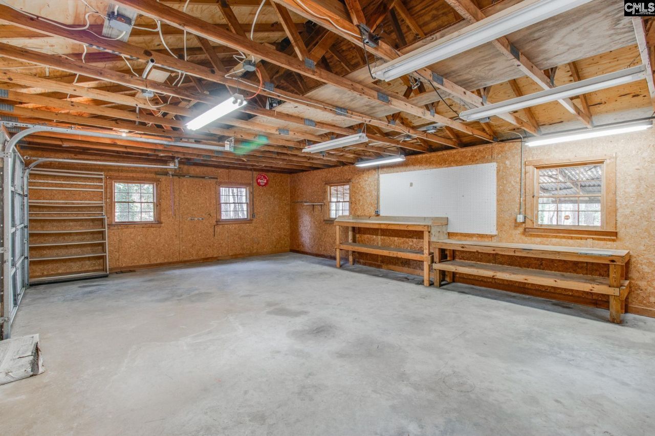 335 Howell Road  Photo 37