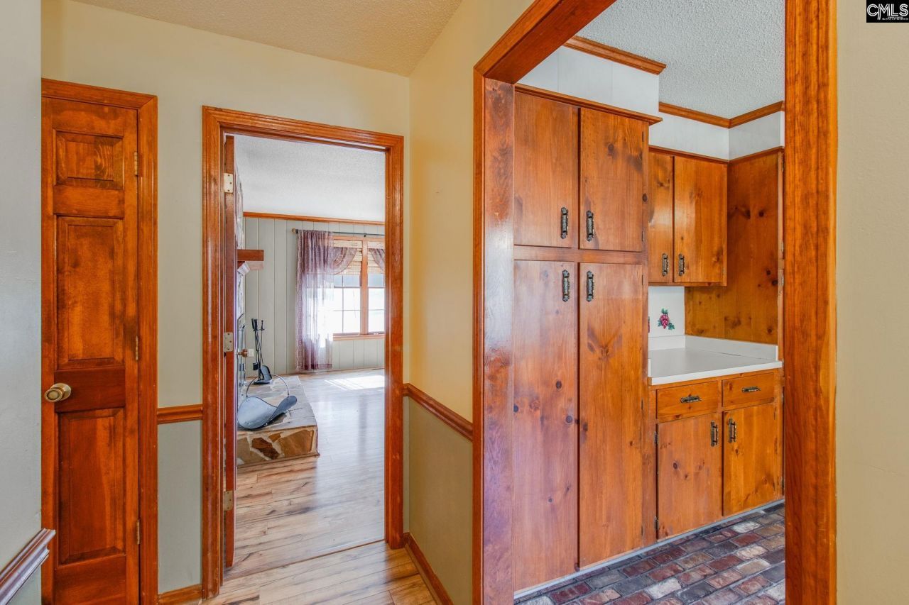 335 Howell Road  Photo 5