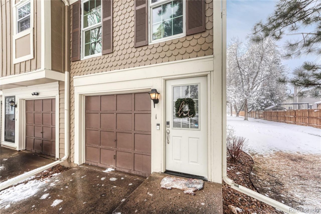 1811 S Quebec Way, Unit 1, Denver, CO 80231 Main Photo