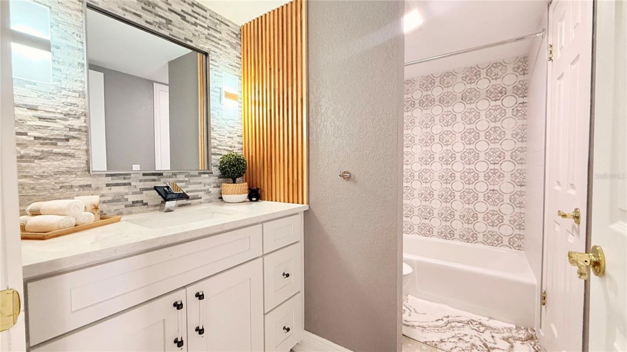5940 Pelican Bay Plaza S, Unit 1105, Gulfport, FL 33707 Photo