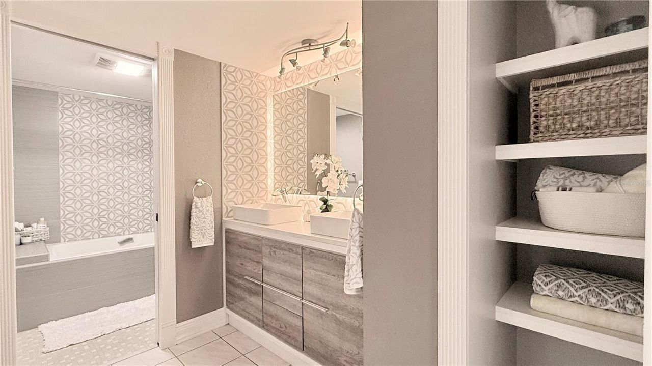 5940 Pelican Bay Plaza S, Unit 1105, Gulfport, FL 33707 Photo