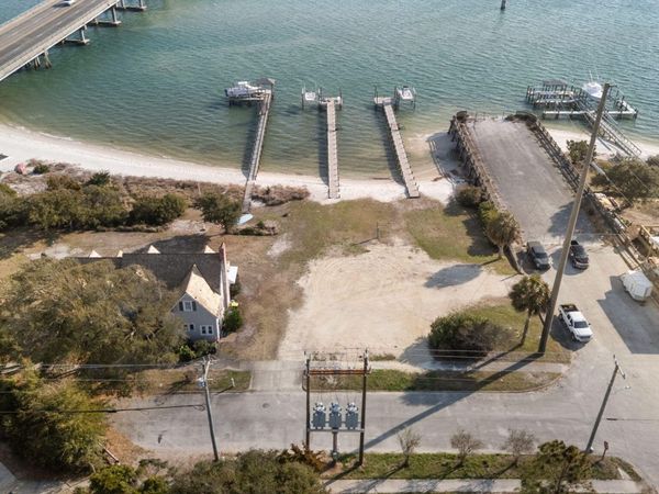 2315 Evans Street , Morehead City, NC 28557