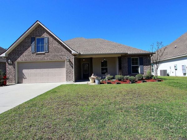 26838 Elmcrest Dr, Denham Springs, LA 70726