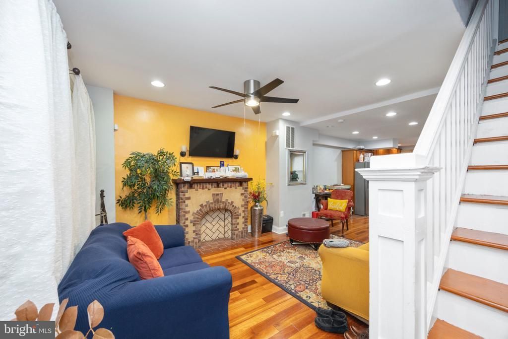 30 N Ellamont Street, Baltimore, MD 21229 Main Photo