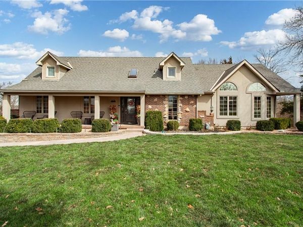 13776 Lookout Drive, Kansas City, MO 64139