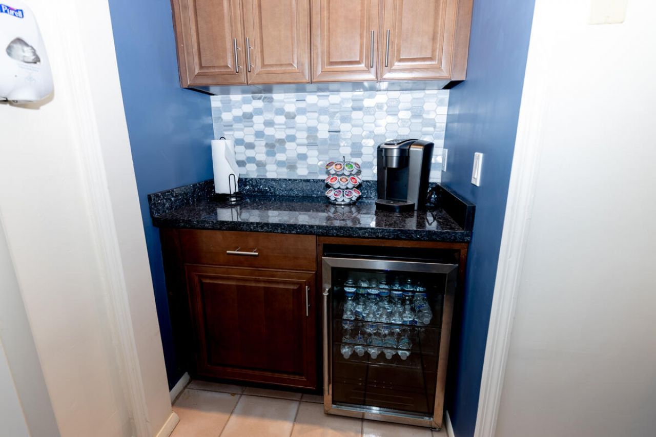 180 Elaine Road, West Palm Beach, FL 33415 Photo