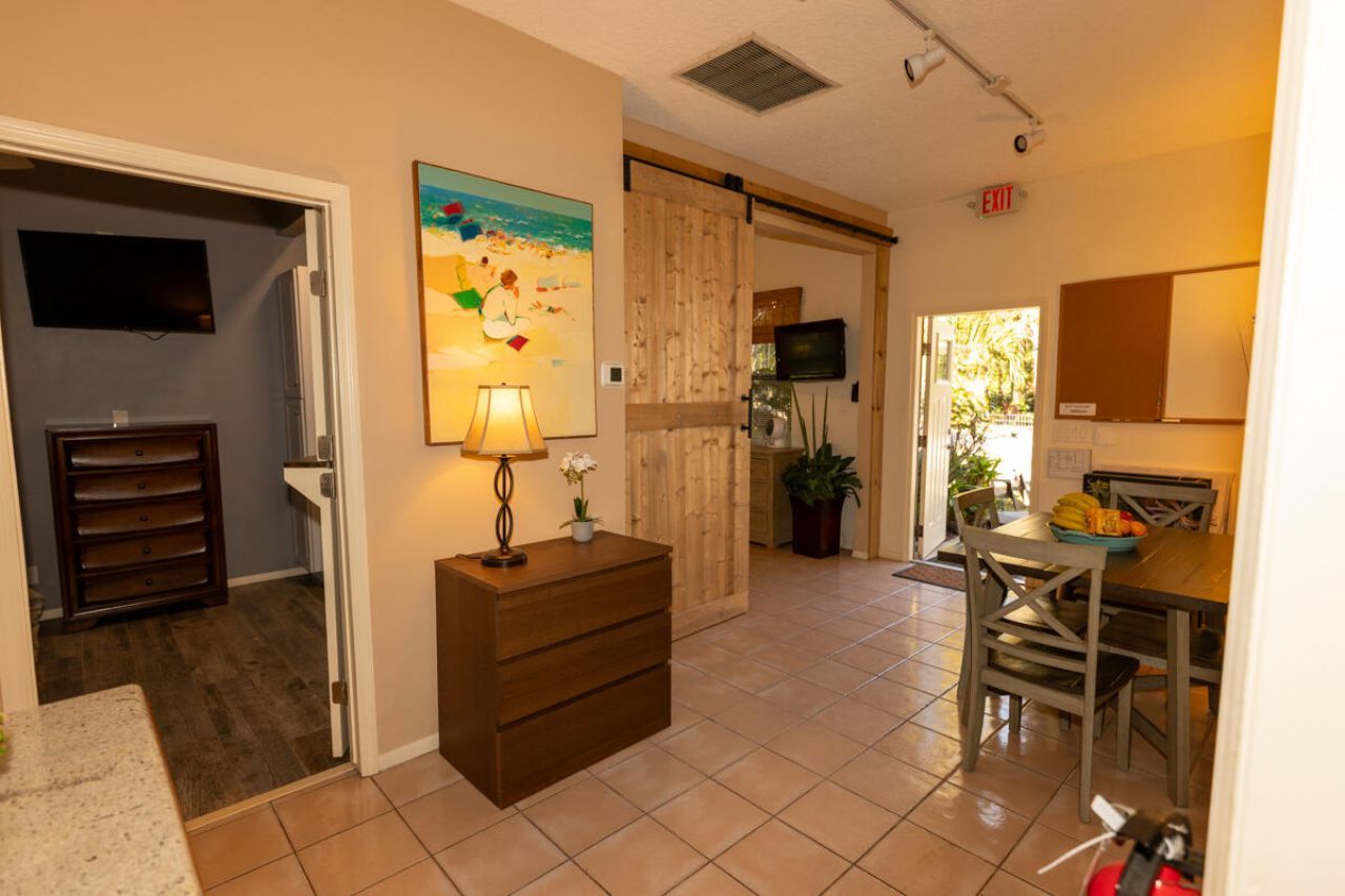 180 Elaine Road, West Palm Beach, FL 33415 Photo