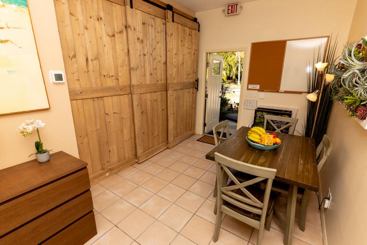 180 Elaine Road, West Palm Beach, FL 33415 Photo