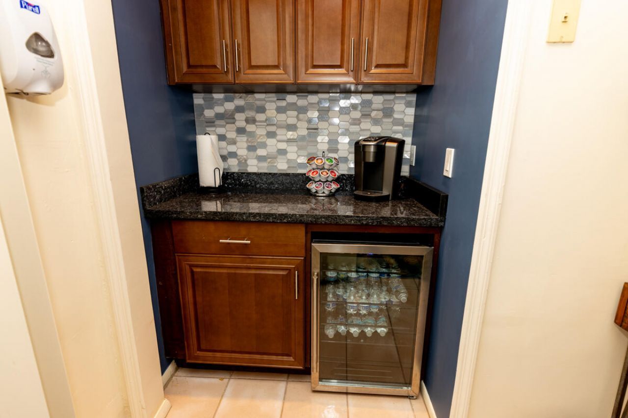 180 Elaine Road, West Palm Beach, FL 33415 Photo