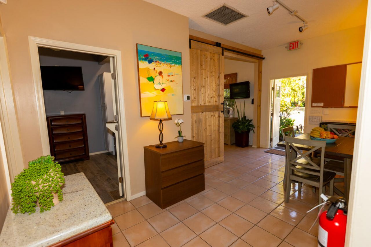 180 Elaine Road, West Palm Beach, FL 33415 Photo