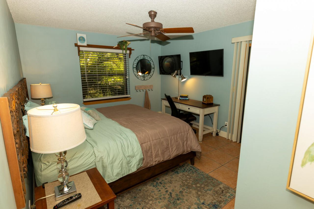 180 Elaine Road, West Palm Beach, FL 33415 Photo