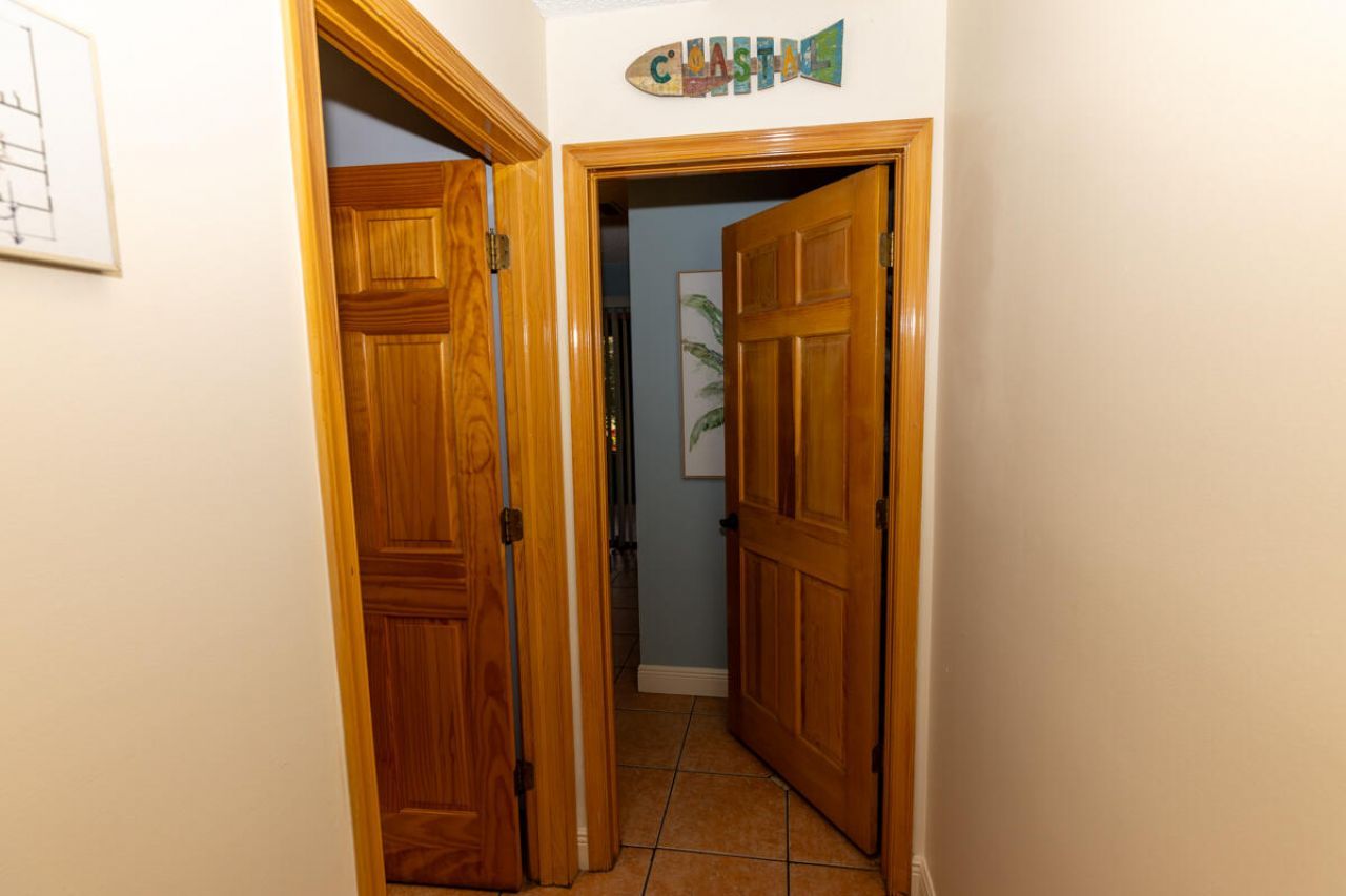 180 Elaine Road, West Palm Beach, FL 33415 Photo