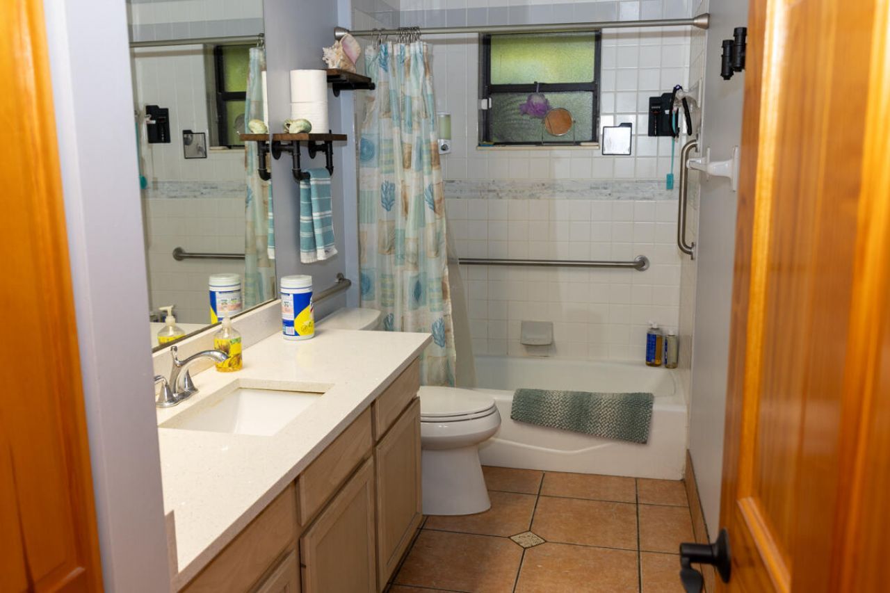 180 Elaine Road, West Palm Beach, FL 33415 Photo