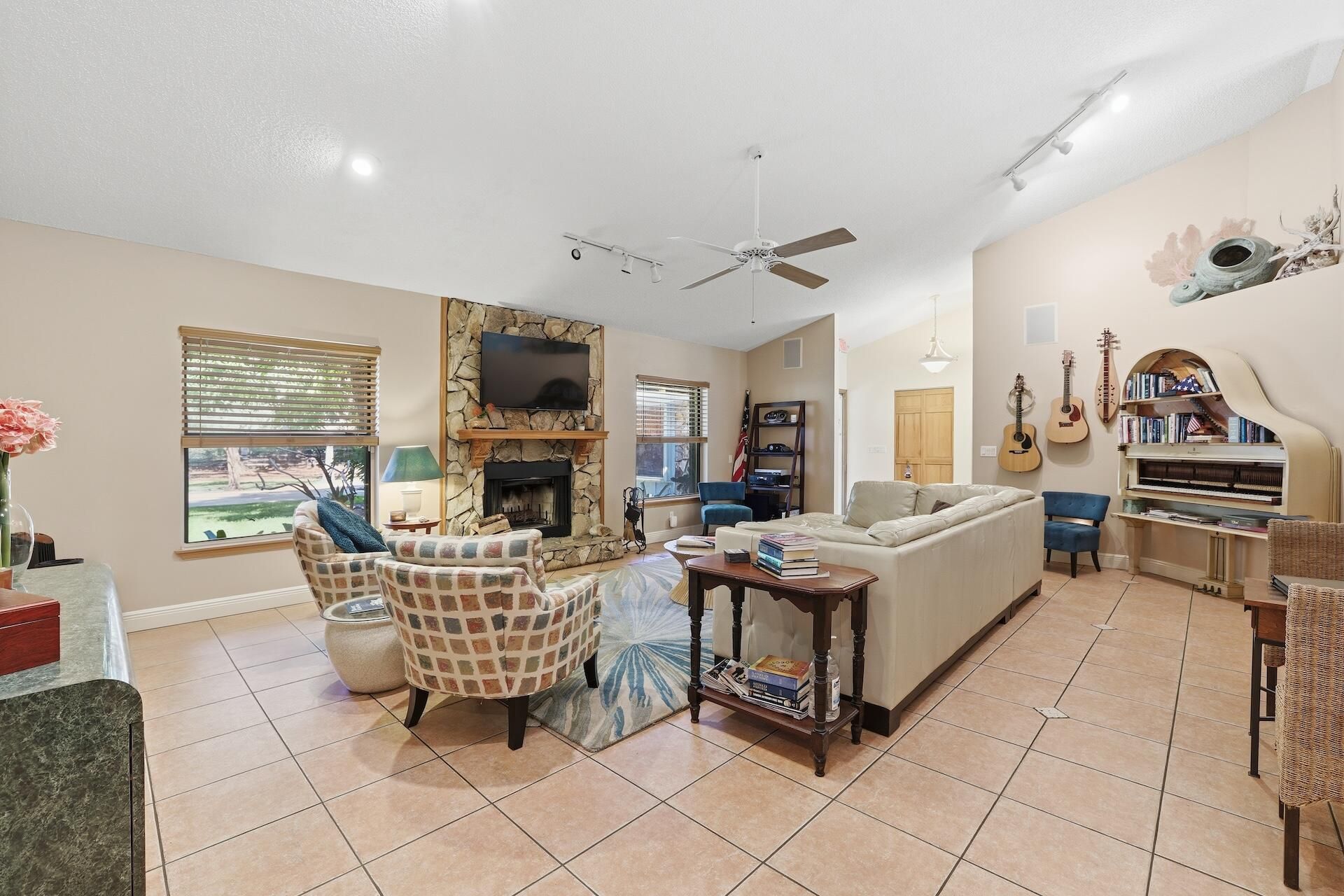 180 Elaine Road, West Palm Beach, FL 33415 Photo