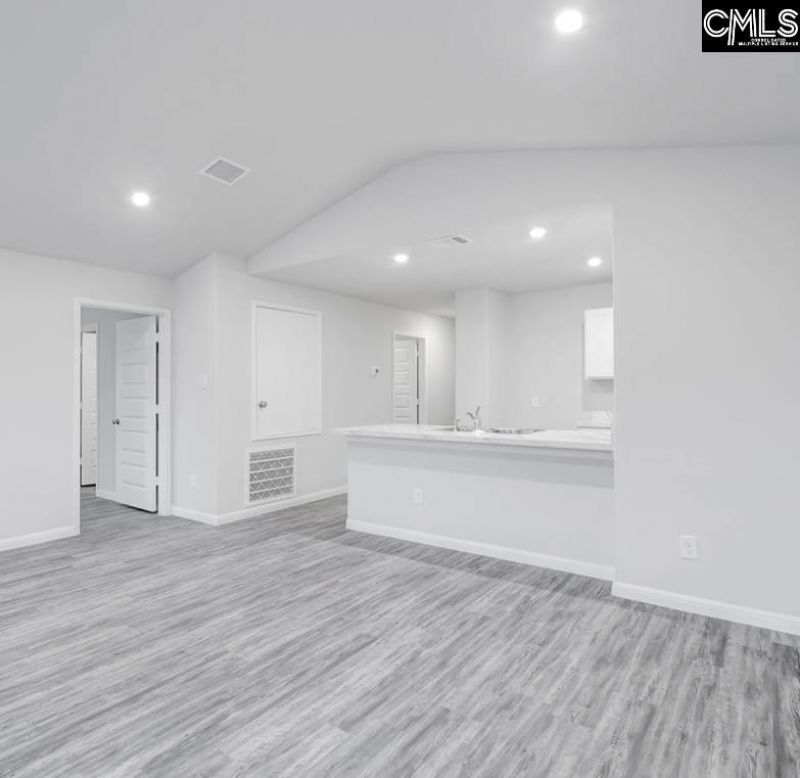 109 Wiltshire Court  Photo 4