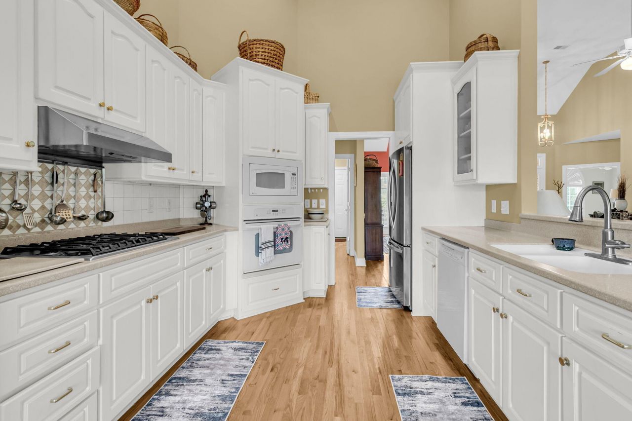 411 Prestwick Court Photo 12