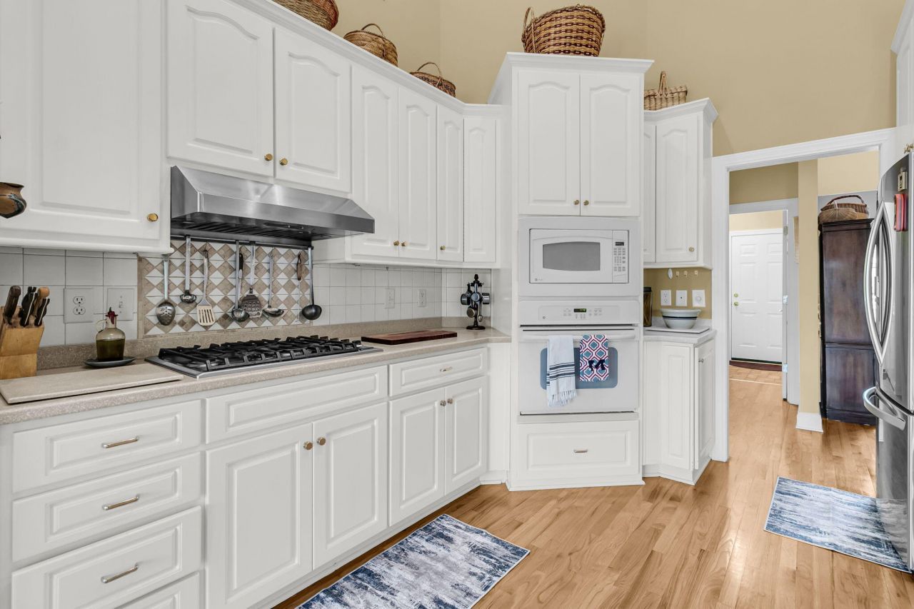 411 Prestwick Court Photo 13