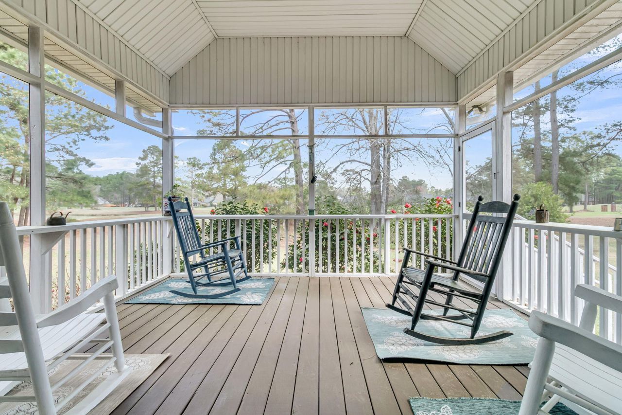 411 Prestwick Court Photo 32