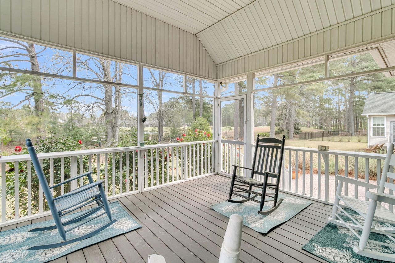 411 Prestwick Court Photo 33