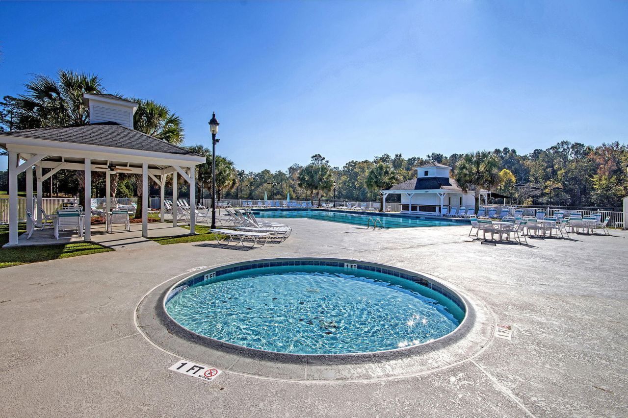 411 Prestwick Court Photo 52