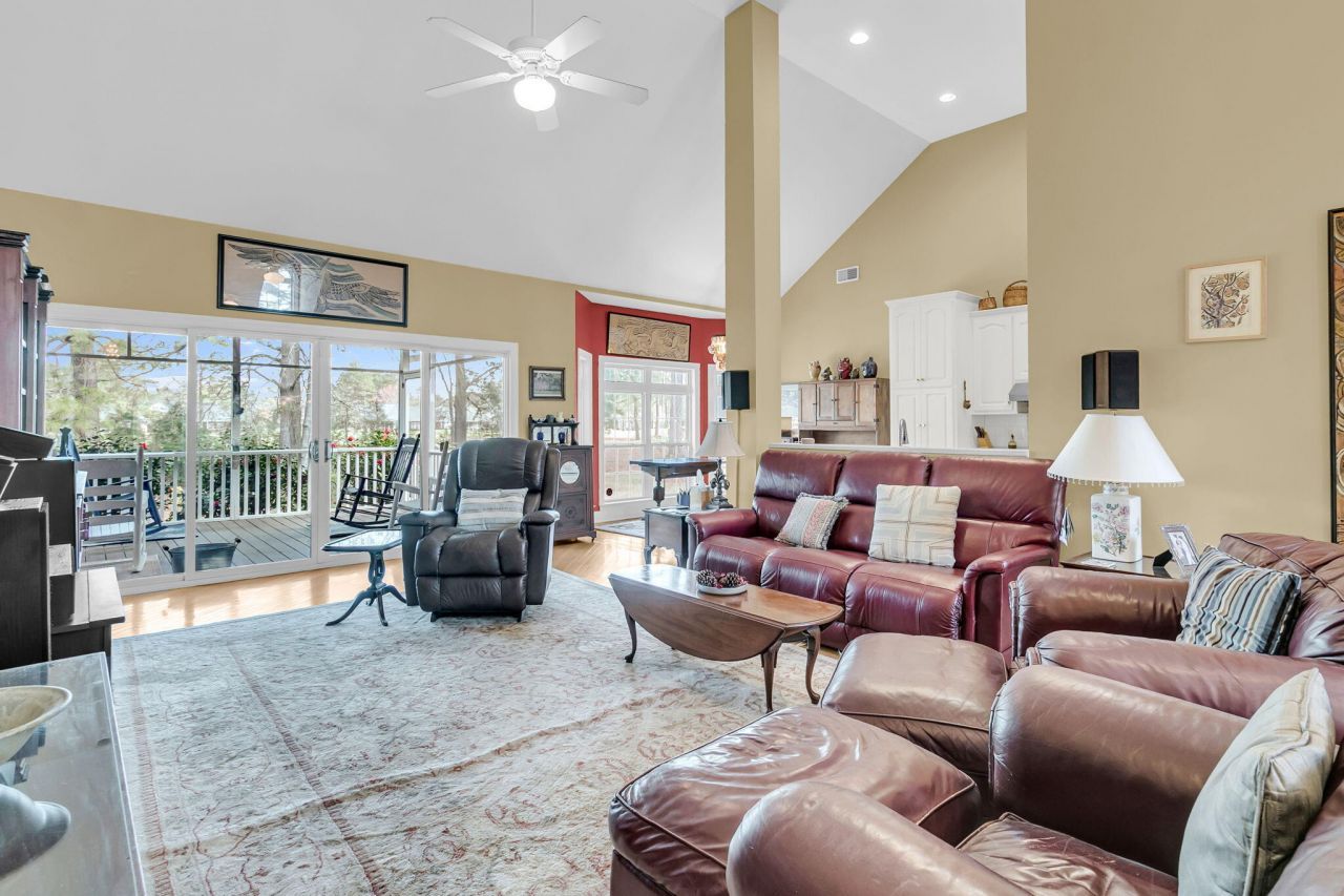 411 Prestwick Court Photo 7