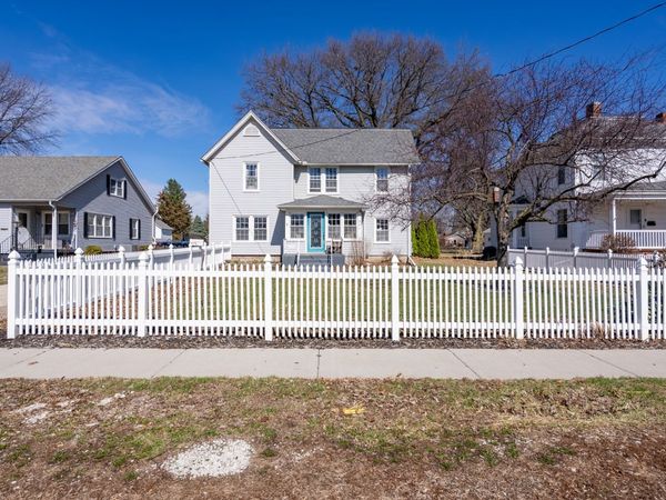 321 E Park Street , Geneseo, IL 61254