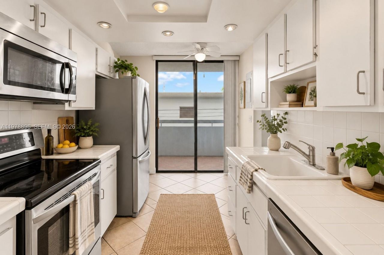 7300 Wayne Ave, Unit 217, Miami Beach, FL 33141 Photo