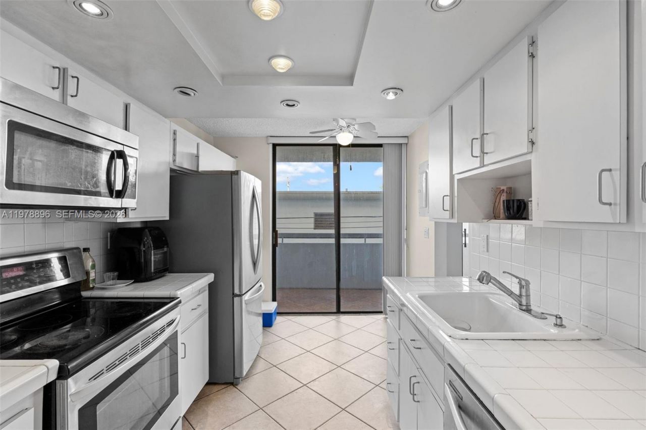 7300 Wayne Ave, Unit 217, Miami Beach, FL 33141 Photo