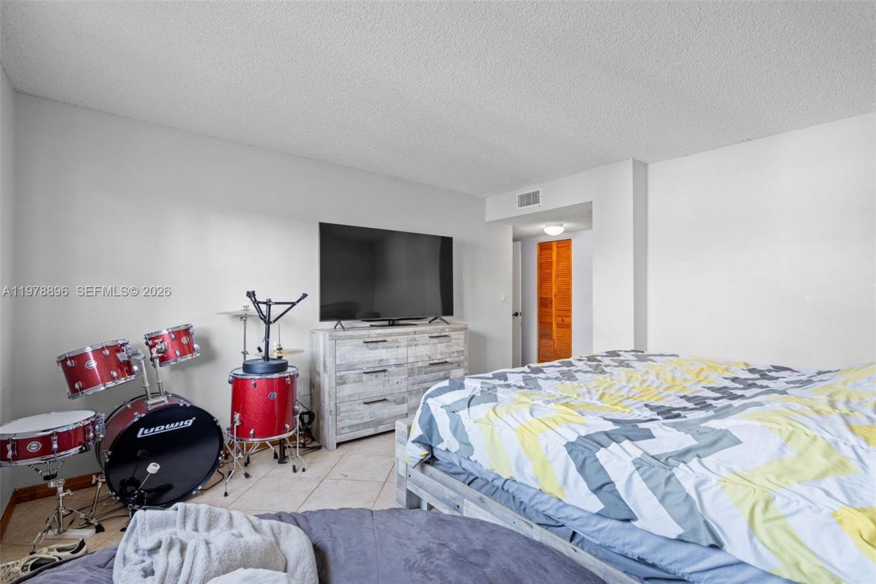 7300 Wayne Ave , Unit 217, Miami Beach, FL 33141 Photo