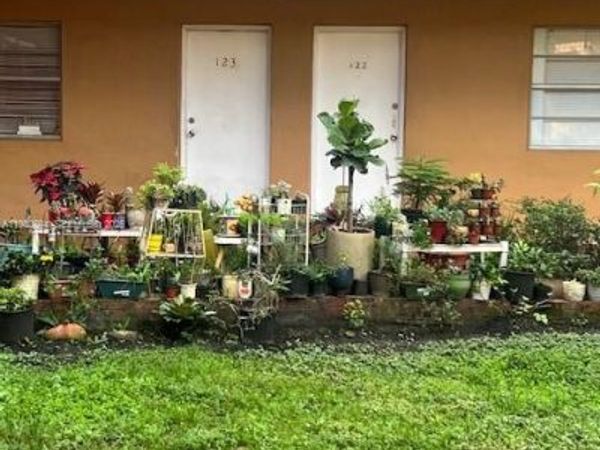 1280 W 54th St , Unit 122B, Hialeah, FL 33012