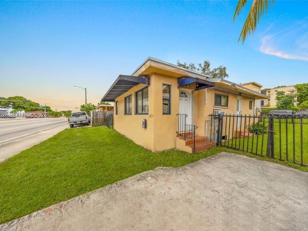 1675 NW 2nd St , Miami, FL 33125