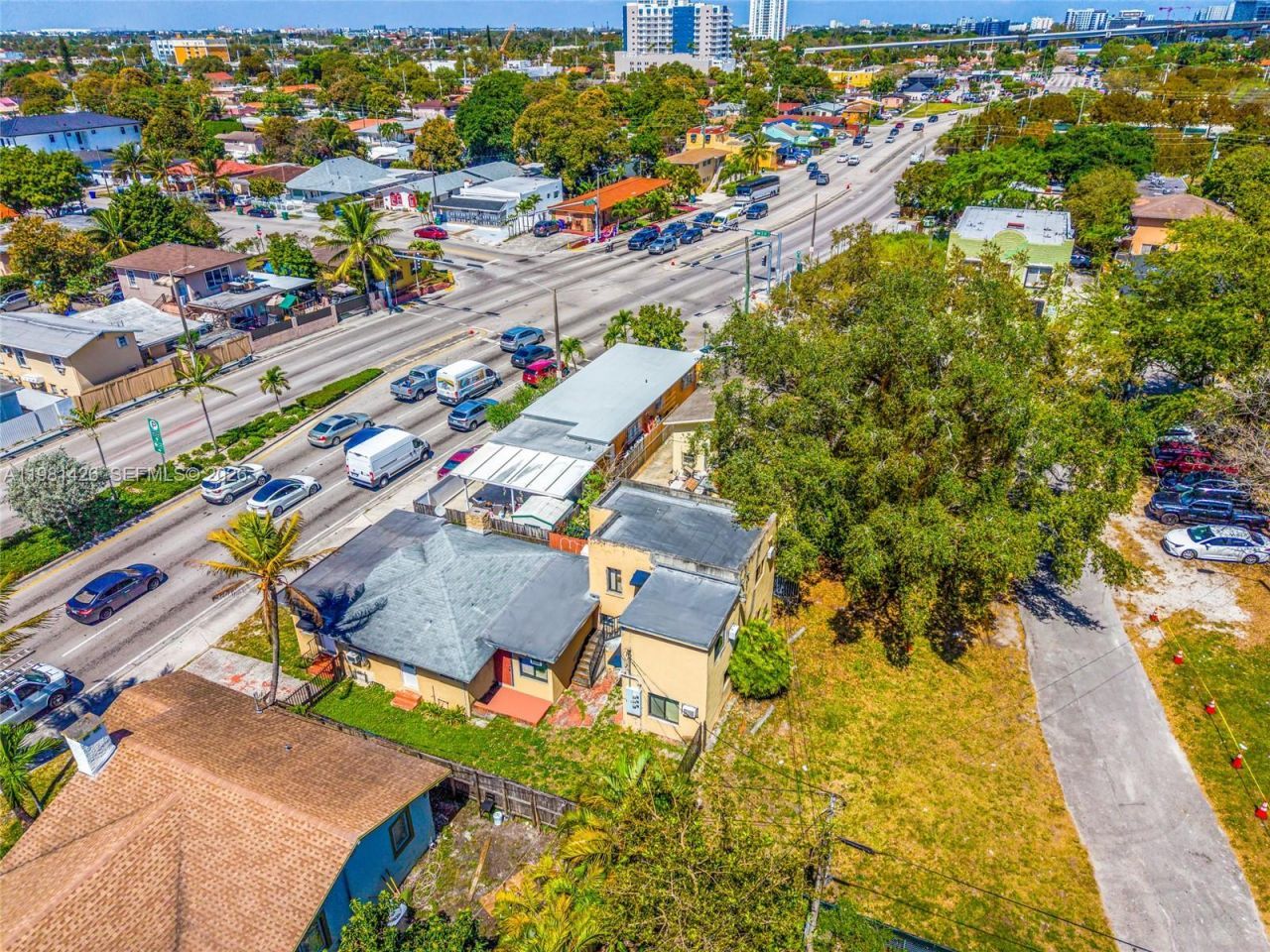 1675 NW 2nd St , Miami, FL 33125 Photo