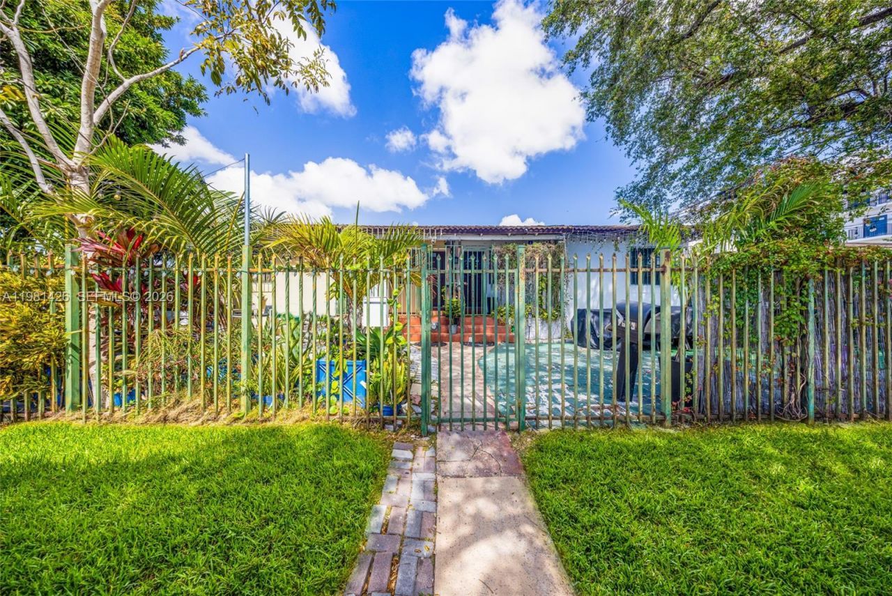 1675 NW 2nd St , Miami, FL 33125 Photo