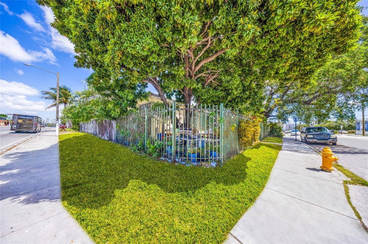 1675 NW 2nd St , Miami, FL 33125 Photo