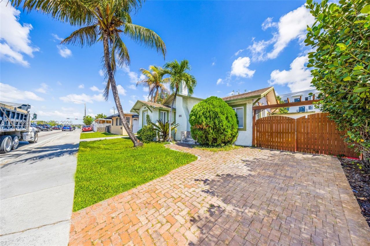 1675 NW 2nd St , Miami, FL 33125 Photo