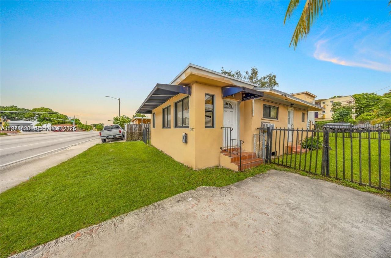 1675 NW 2nd St , Miami, FL 33125 Photo