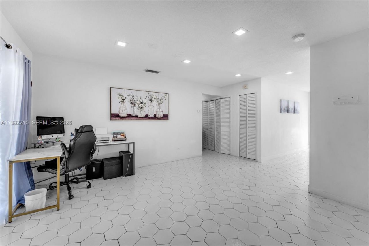 2023 SW 99th Ave, Miami, FL 33165 Photo